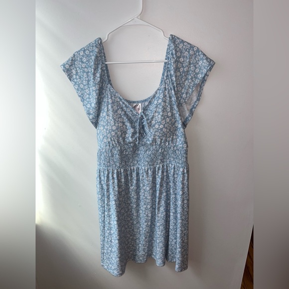 Blue and white, floral dress. Size large. - Picture 1 of 3